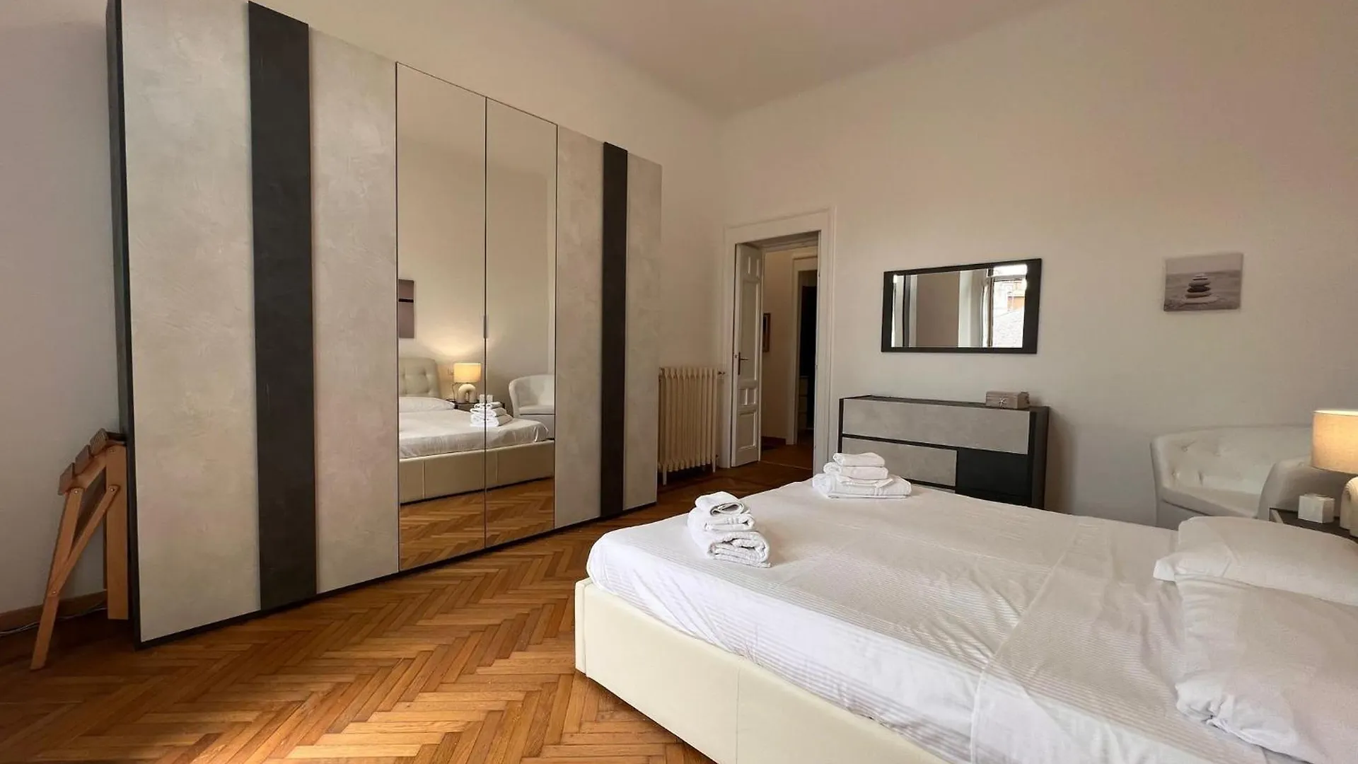Appartement Kibilu - Luxury City Centre Apt With Parking Varèse