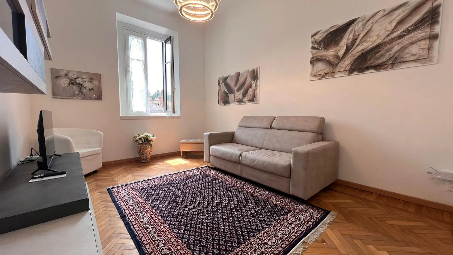 Kibilu - Luxury City Centre Apt With Parking Varese